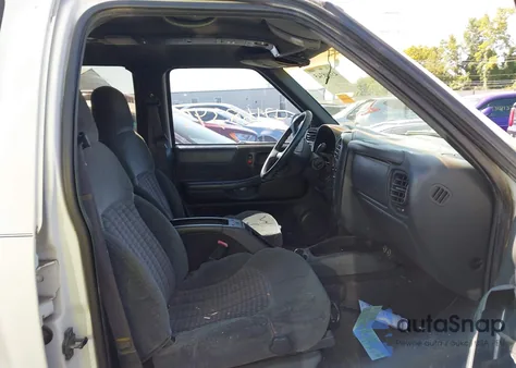 1998 Chevrolet Blazer Ls z USA, uszkodzony, nr VIN 1GNDT13W0W2250597